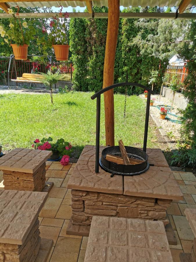 Zsory Furdo Lapartman Mezokovesd Apartamento Szihalom Exterior foto